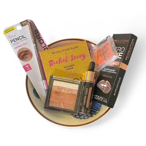 Revolution Makeup Variety Bundle - Picture 1 of 3